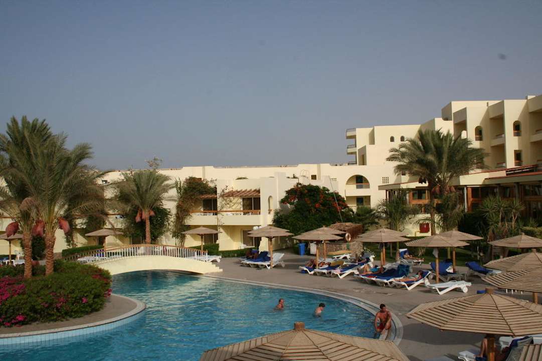 Blick vom Balkon auf Ruhepool Palm Beach Resort