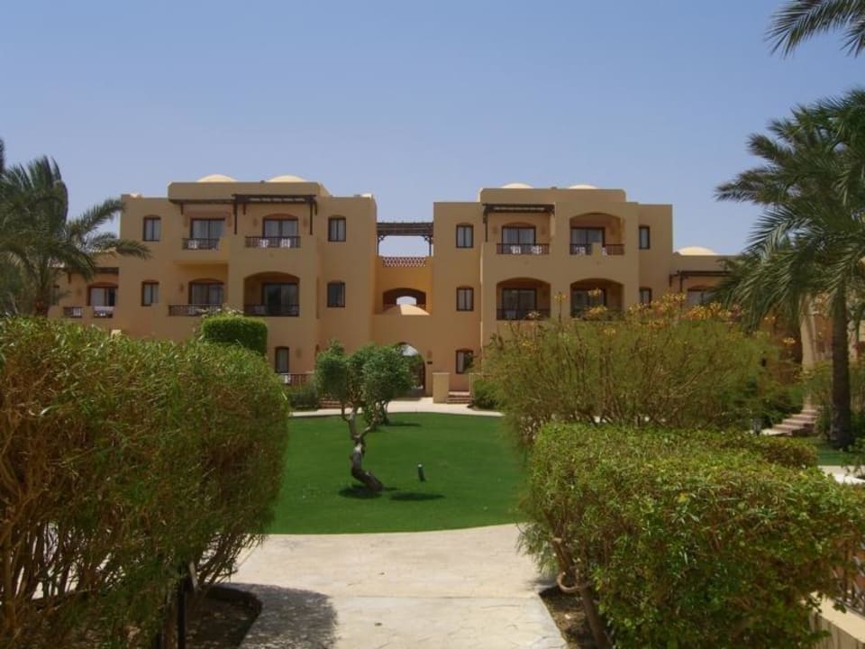 Flache Hotelbauten Steigenberger Coraya Beach - Adults only