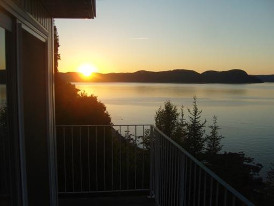 Sonnenuntergang vom Balkon aus Auberge de le Rivière Saguenay
