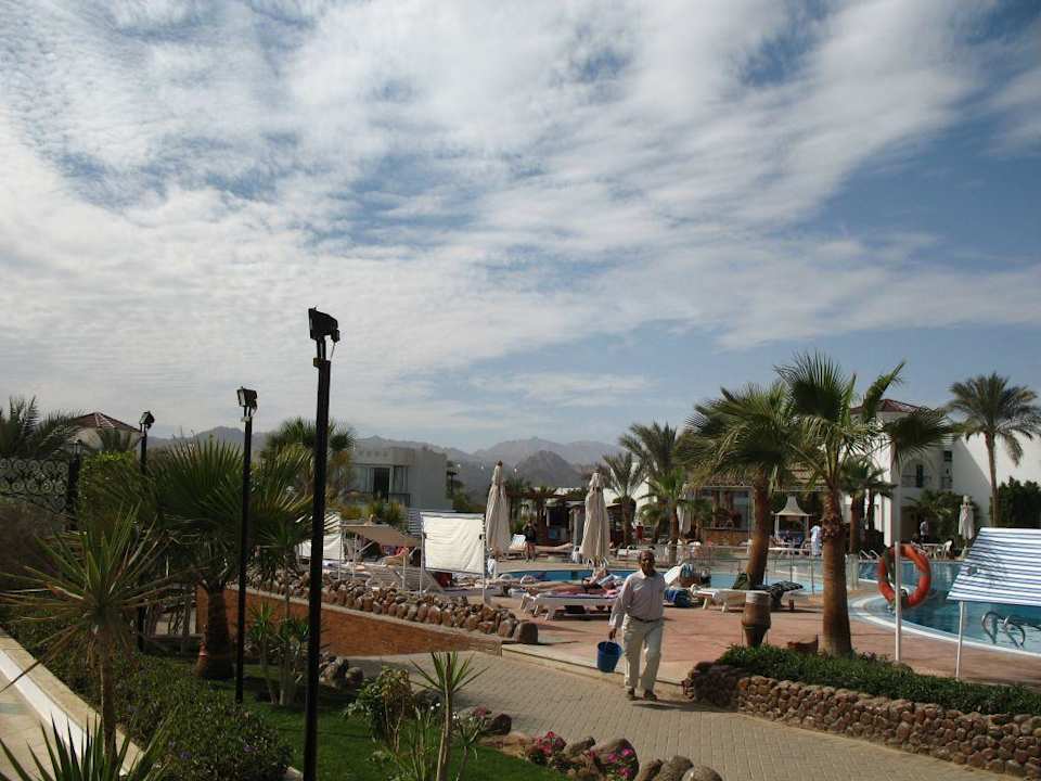 Widok na dalszą cześc hotelu Hotel Amarante Garden Palms Resort