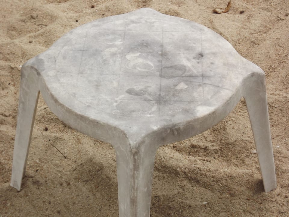 So sehen alle Tische/Stühle am Strand aus The Fair House Beach Resort