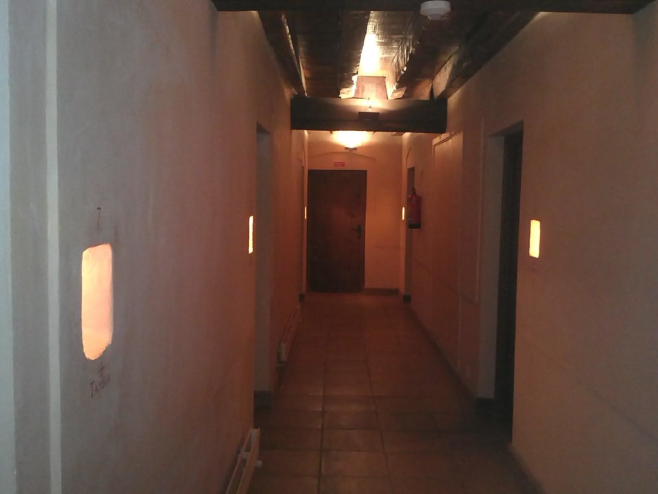 Pasillo de acceso a las habitaciones Rusticae Hacienda Zorita Wine Hotel & Spa