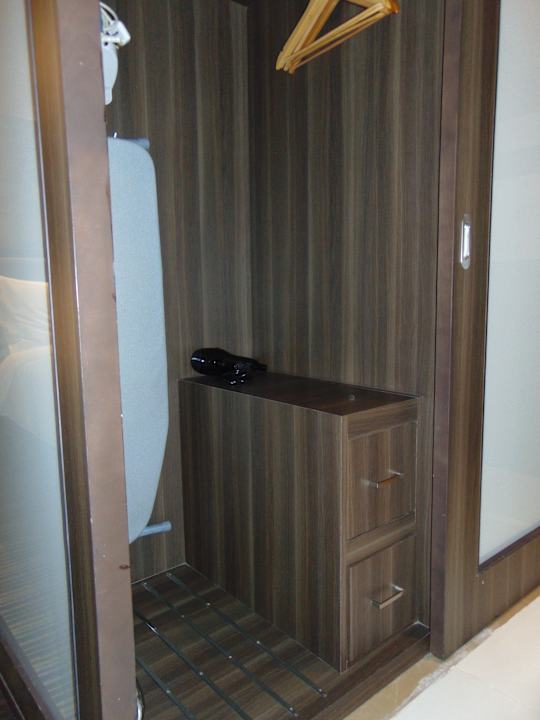 Zimmer Hampton By Hilton Dubai Airport