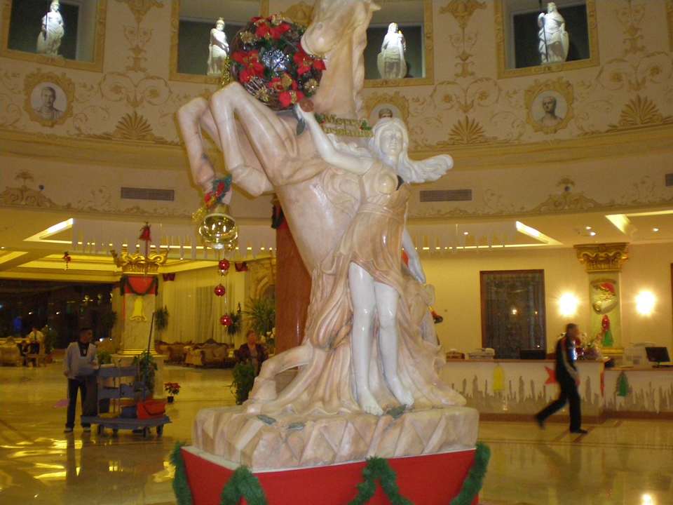 W lobby Hotel Titanic Palace