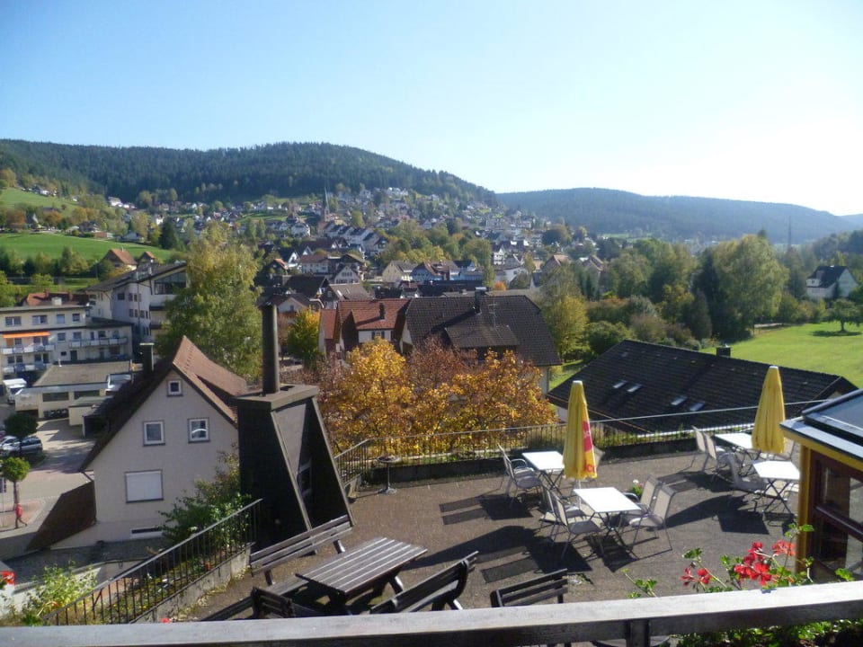 Fenster mit Ausblick Panoramahotel Berghof