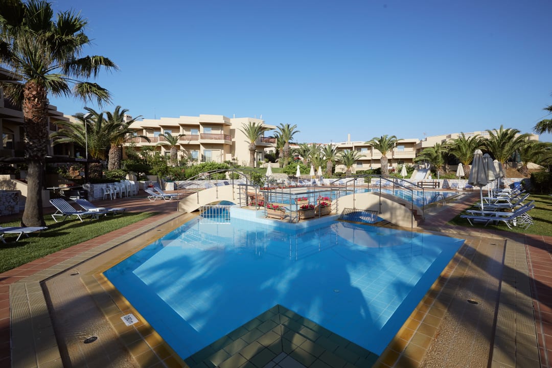 Pool Giannoulis Santa Marina Beach