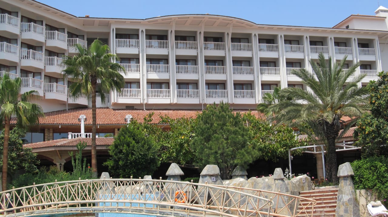 Hotel mit neuen Balkonbrüstungen Hotel Defne Garden