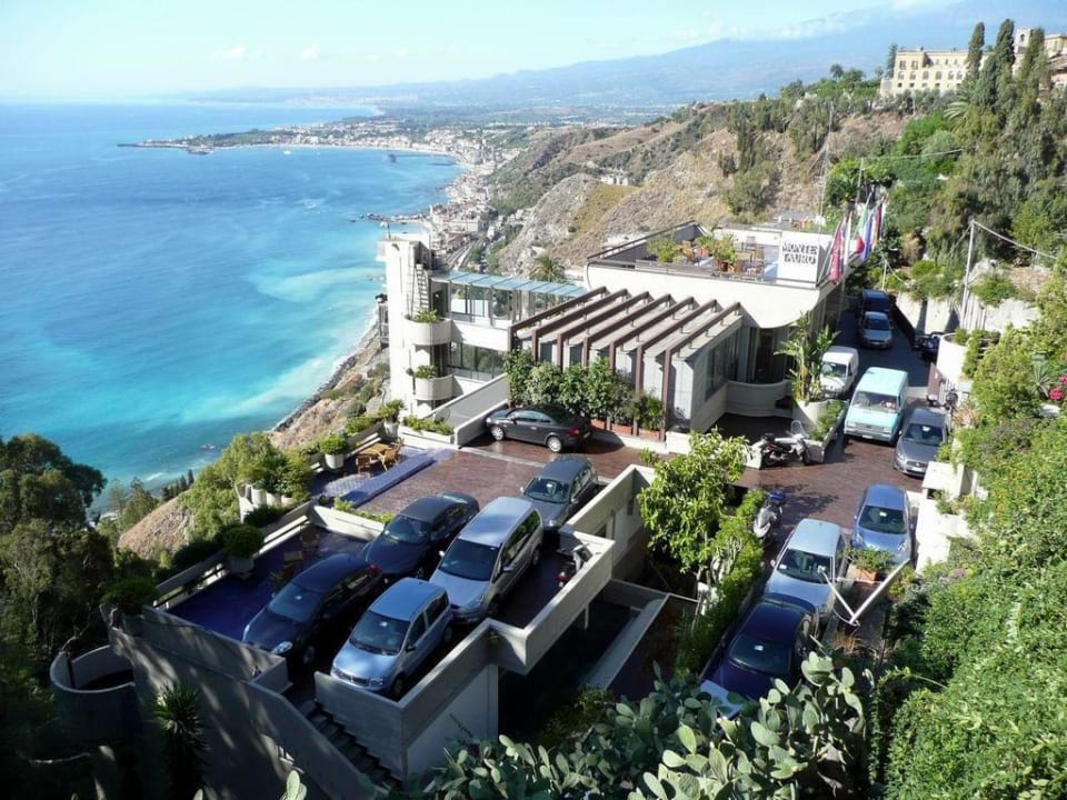 "Entrance and parking" Hotel Monte Tauro (Taormina) • HolidayCheck