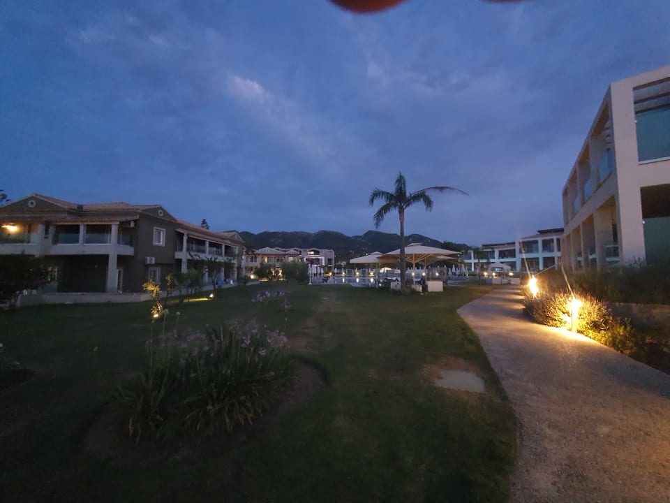 Gartenanlage Acharavi Beach Hotel