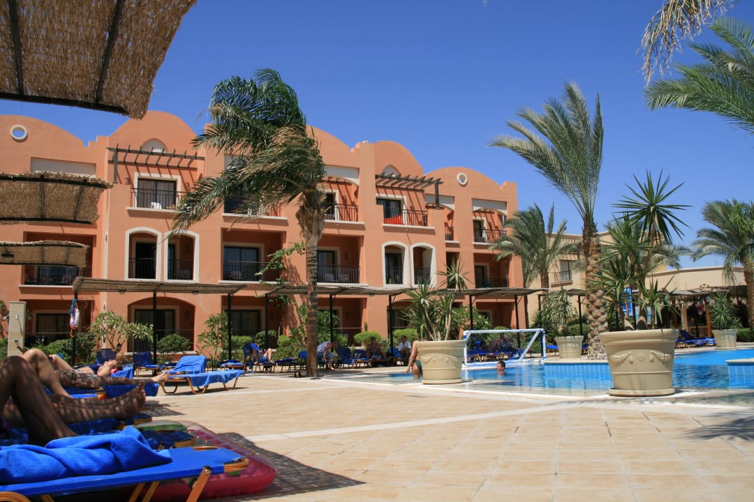 Liegen an der Poolanlage Jaz Dar EL Madina