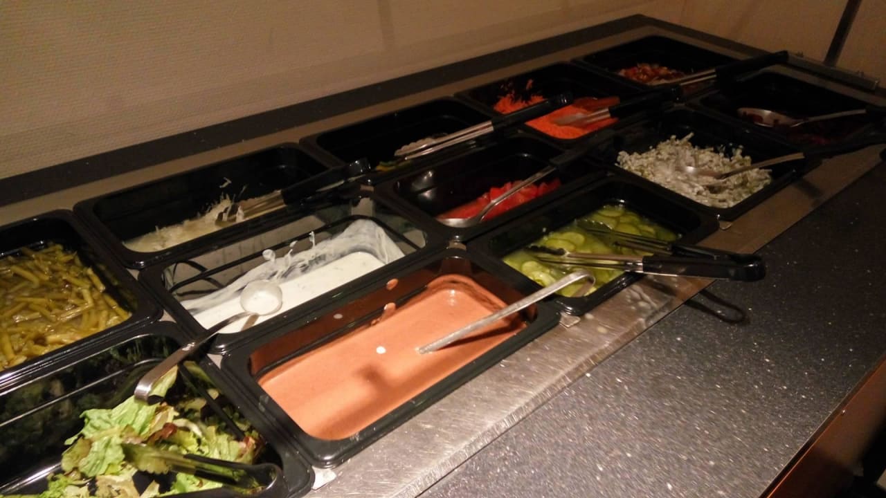 Salatbuffet...Eimerware Panoramic - Ihr Apartmenthotel im Harz