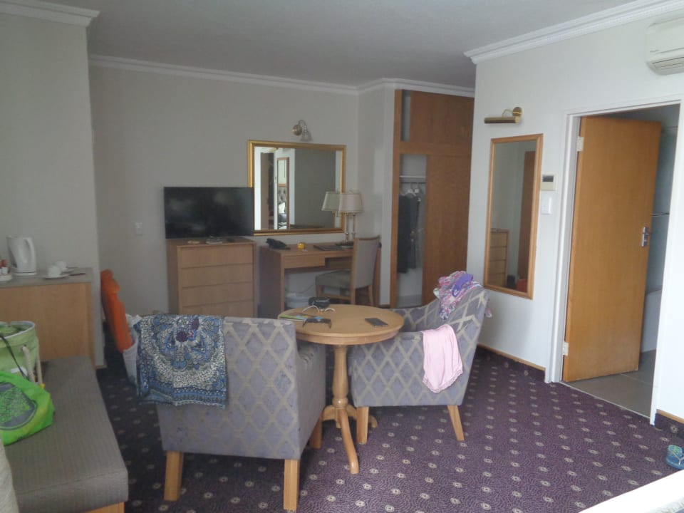 Zimmer Safari Court Hotel