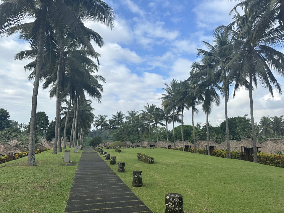 Gartenanlage Maya Ubud Resort & Spa Bali