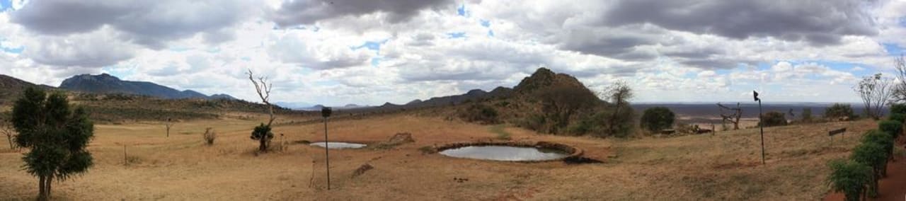 Panorama von der Hotelterrasse Ngulia Safari Lodge