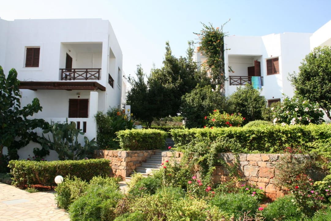 Grüner Innenhof Maritimo Beach Hotel