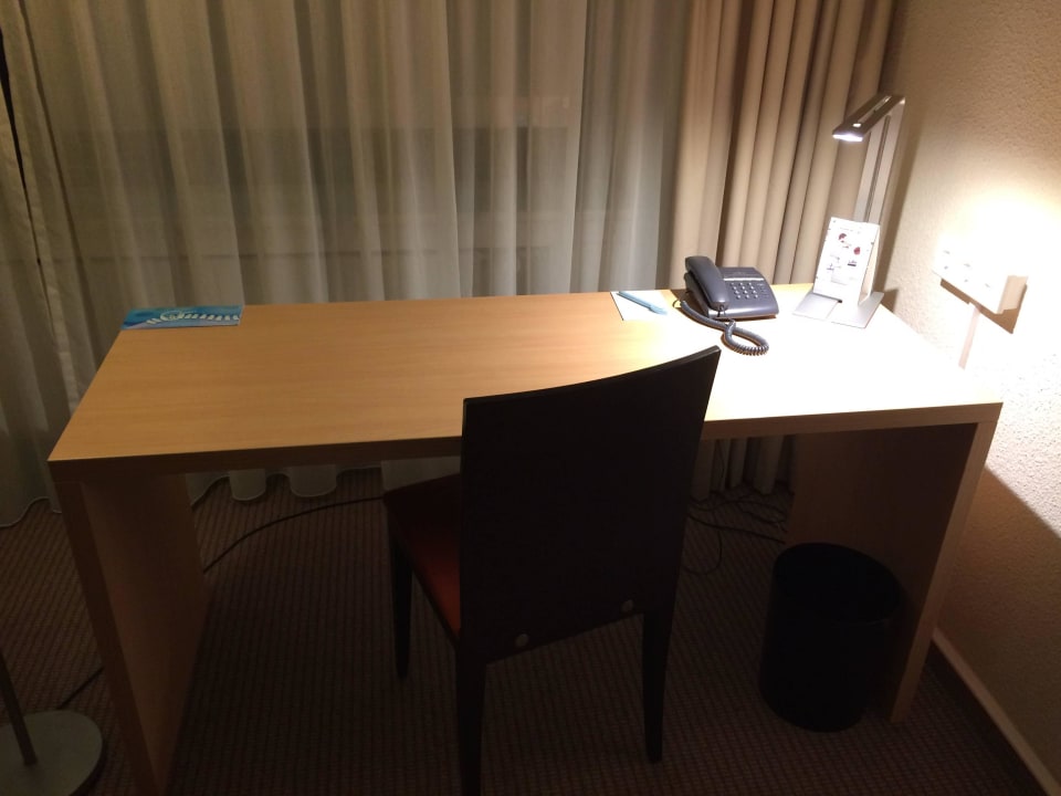 Schreibtisch Hotel Mercure Düsseldorf-Neuss