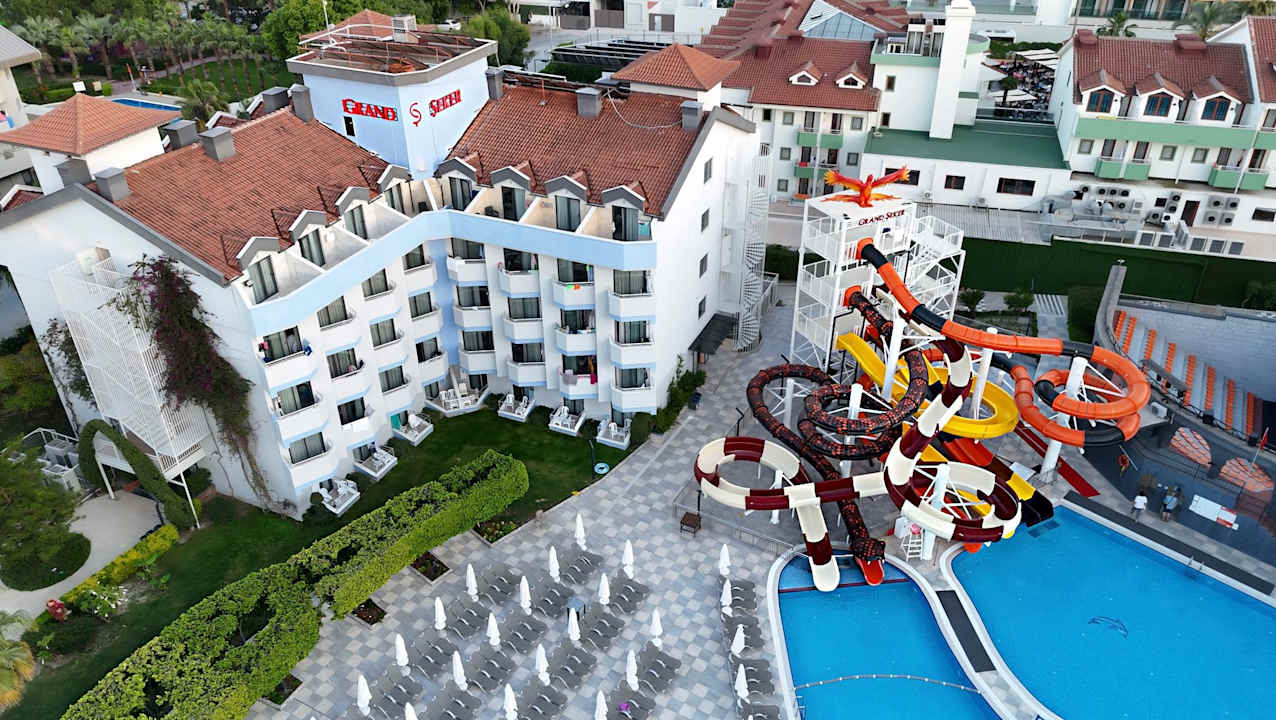 Pool Grand Seker Hotel
