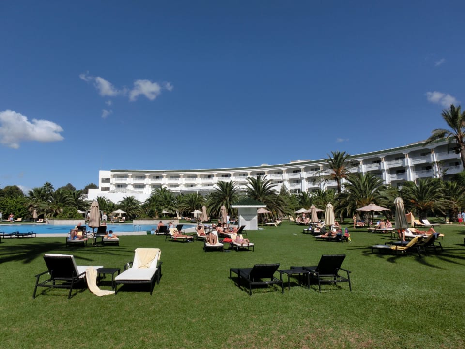 Gut gepflegte Garten/Poolanlage Oceana Hotel & Spa
