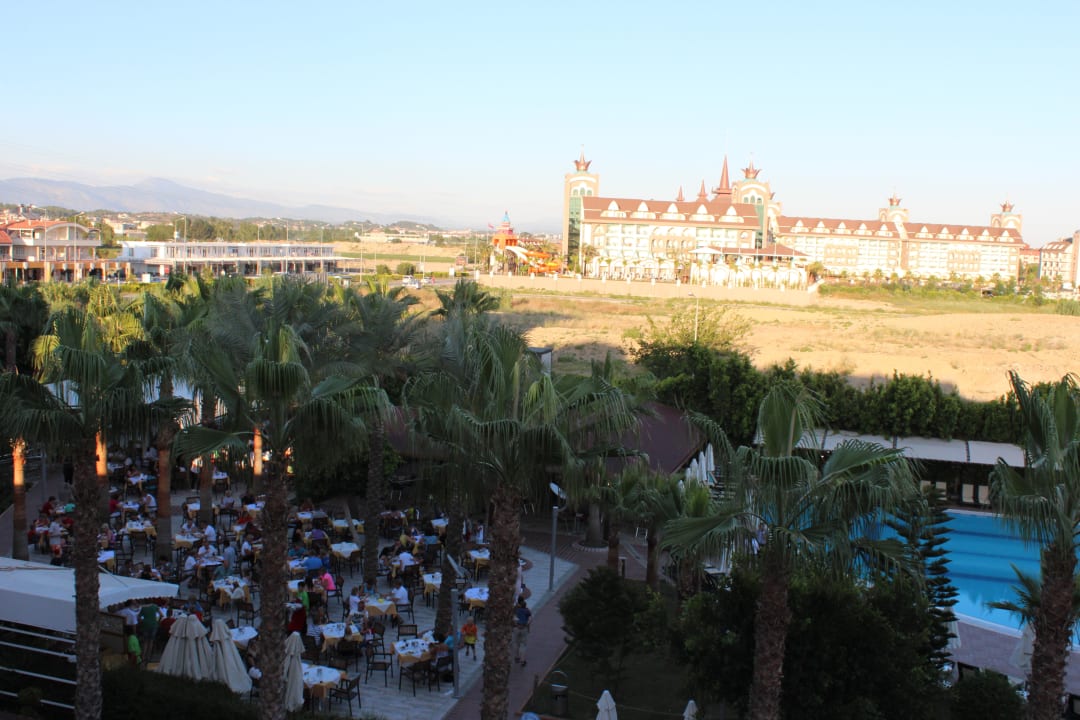 Pool und Restaurant-/Barterrasse Hane Family Resort