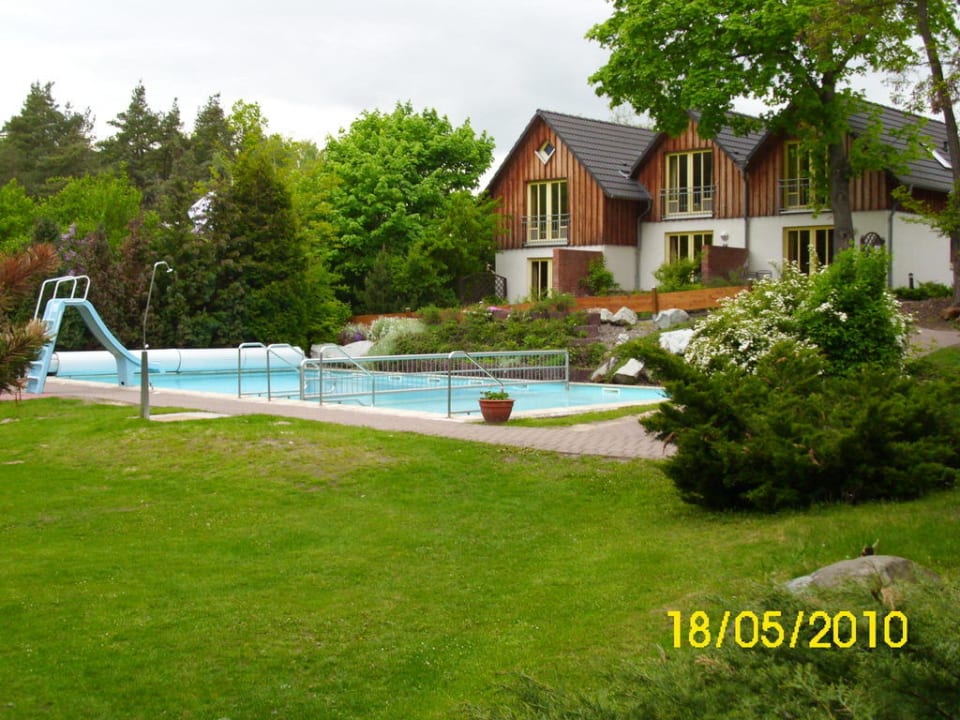 Poolanlage des Hotels Familotel Family Club Harz