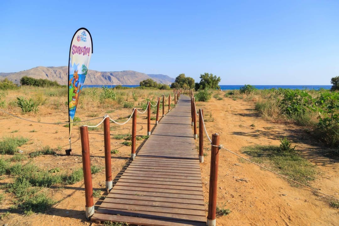 Weg zum hoteleigenem Strand HARPIN Georgioupolis Resort Aquapark & SPA