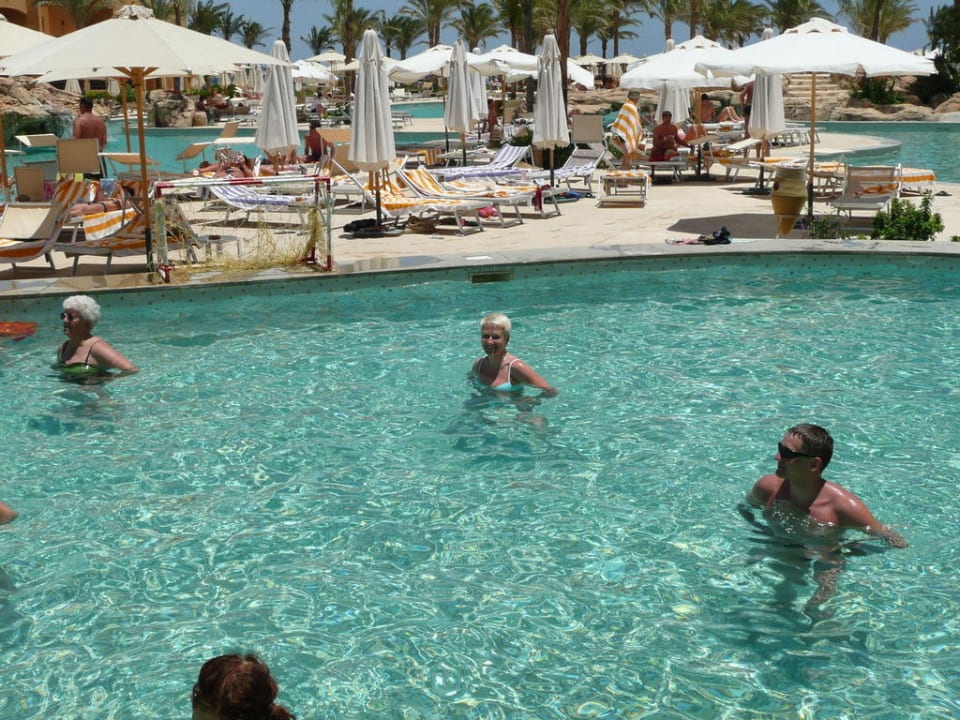 Аква аэробика в бассейне Stella Beach Resort & Spa Makadi Bay