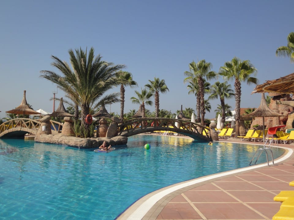 Pool Aqua World HV Kamelya Aishen Club