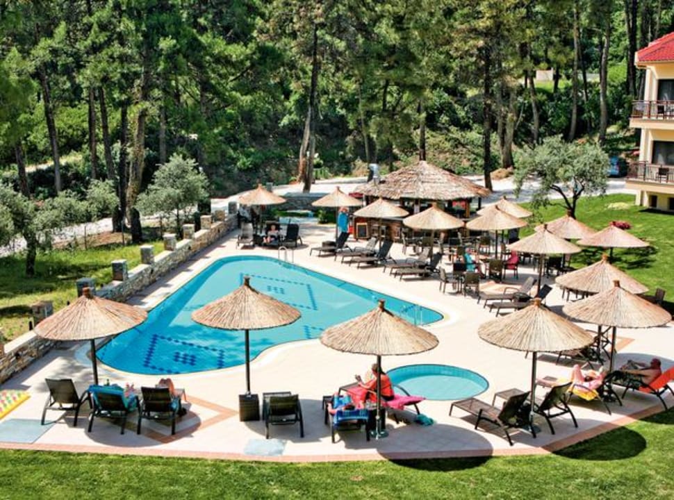 Pool Aparthotel Four Seasons