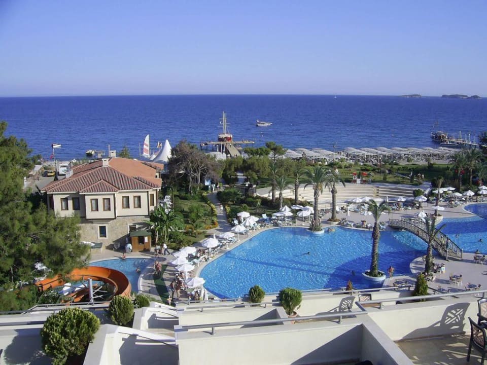 Blick auf Pool und Meer Rai Premium Tekirova