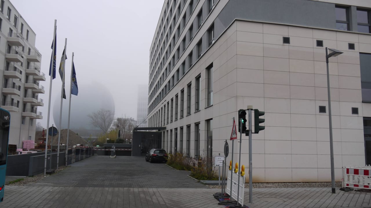 Seiteneingang zur Rezeption Best Western Plus Welcome Hotel Frankfurt