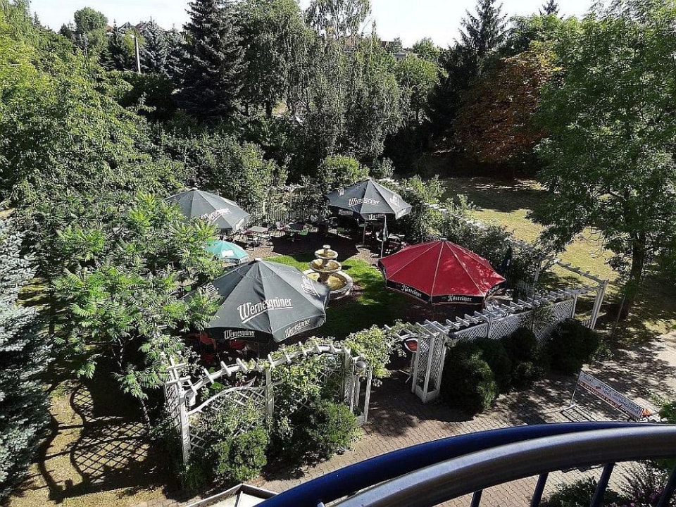 Biergarten Hotel von oben Best Western Hotel Windorf