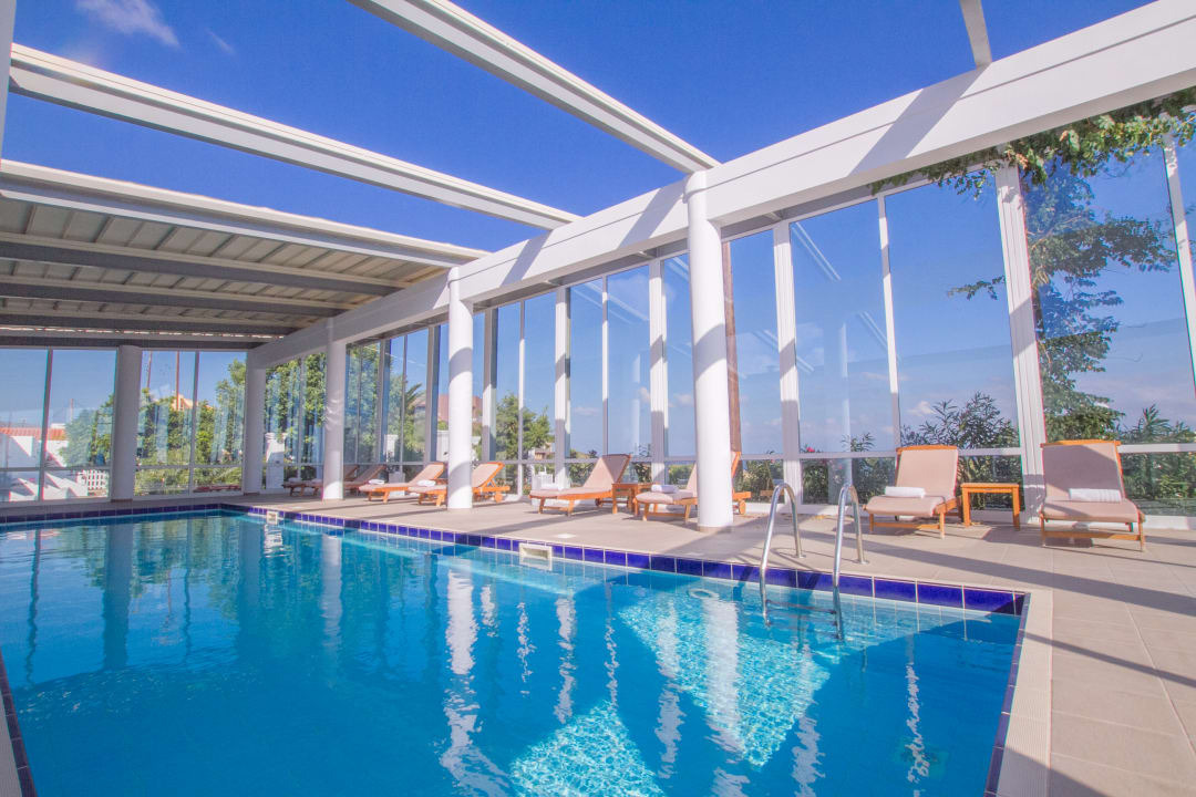 Pool Peninsula Resort & Spa