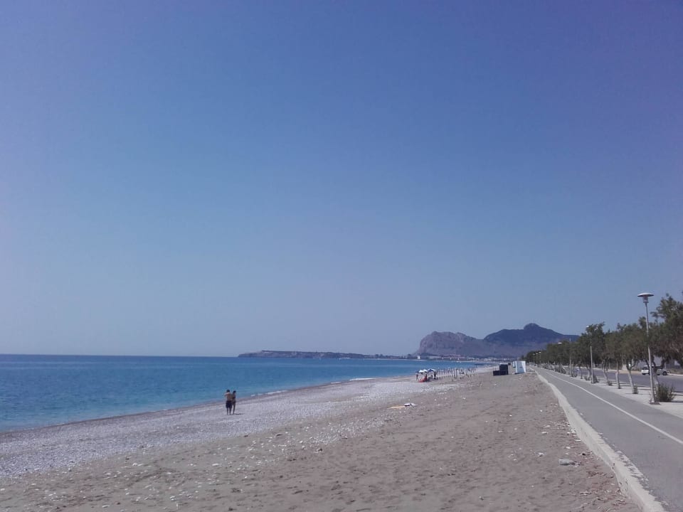 Jolie plage Asterias Beach Resort