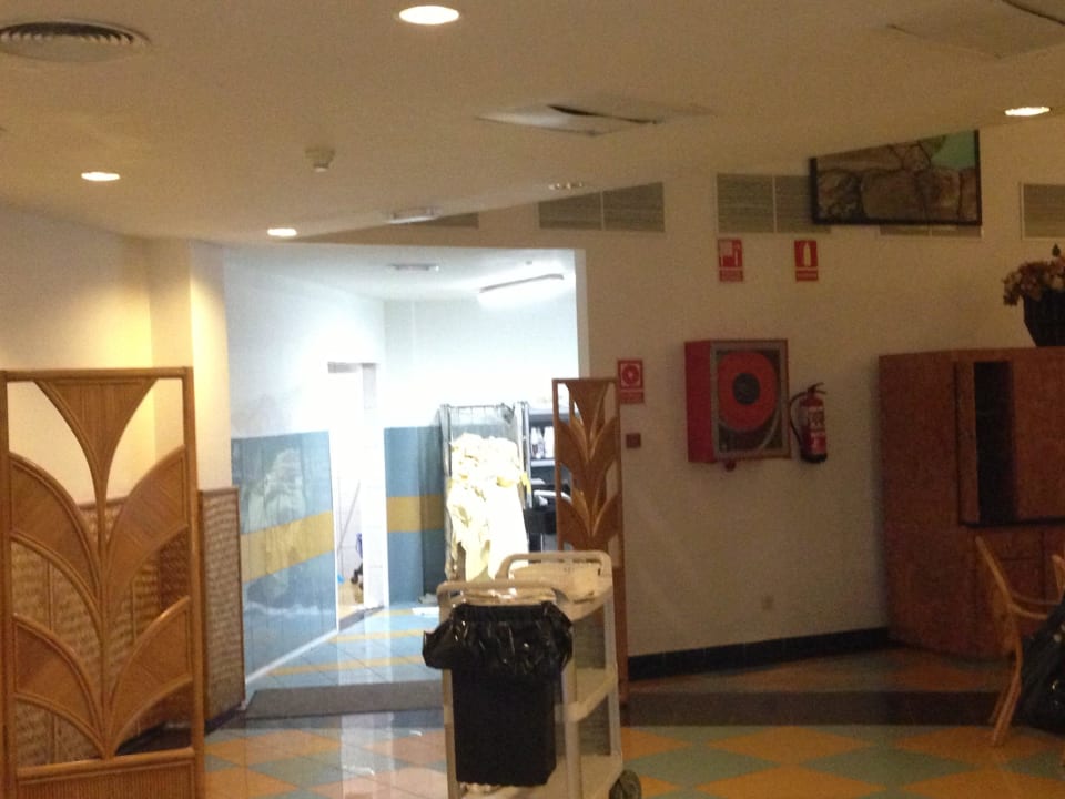 Kaputter Lüftungsschacht - Am Buffet Club Hotel Drago Park