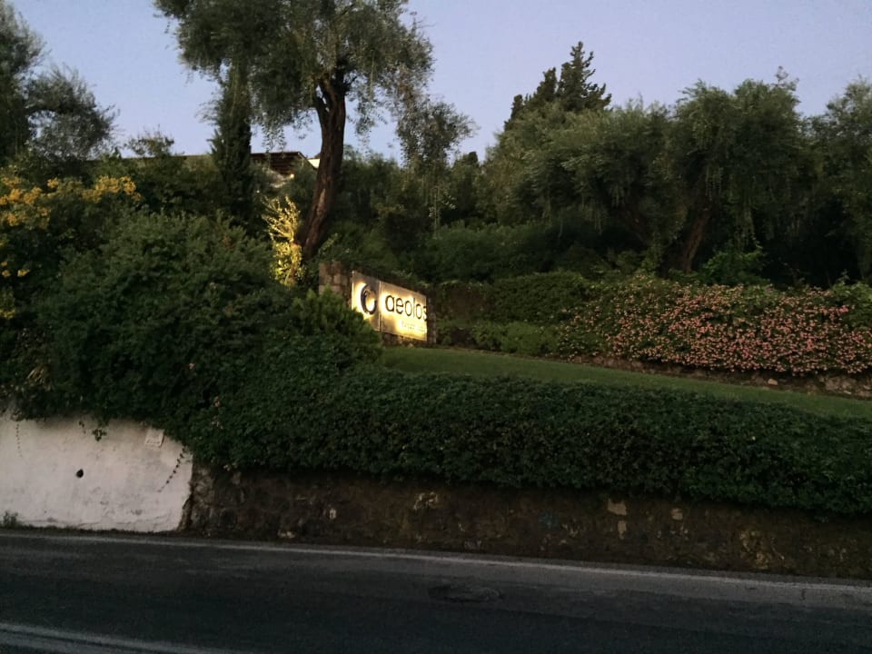 Auffahrt zum Resort Aeolos Beach Resort