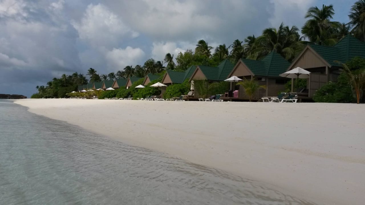 Strand mit Water Villen Meeru Maldives Resort Island