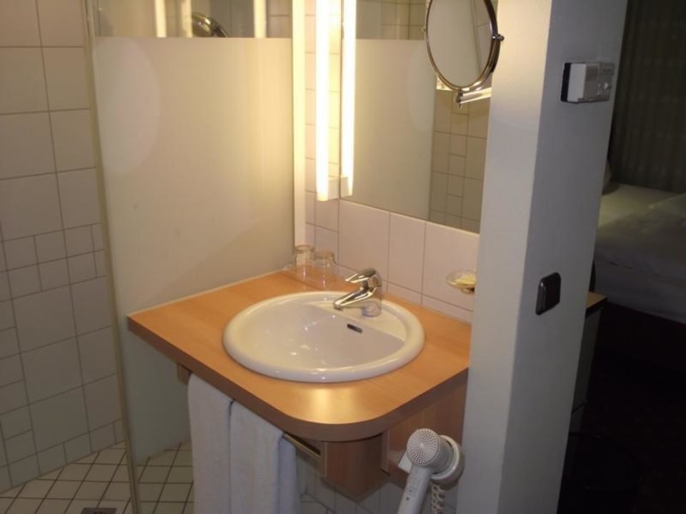 Waschtisch NICHT zum Raum abgegrenzt NYX Hotel Erfurt