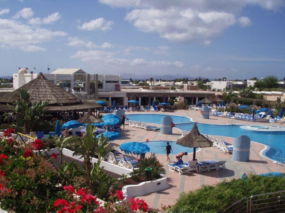 Schöne Poollandschaft Hotel HL Club Playa Blanca