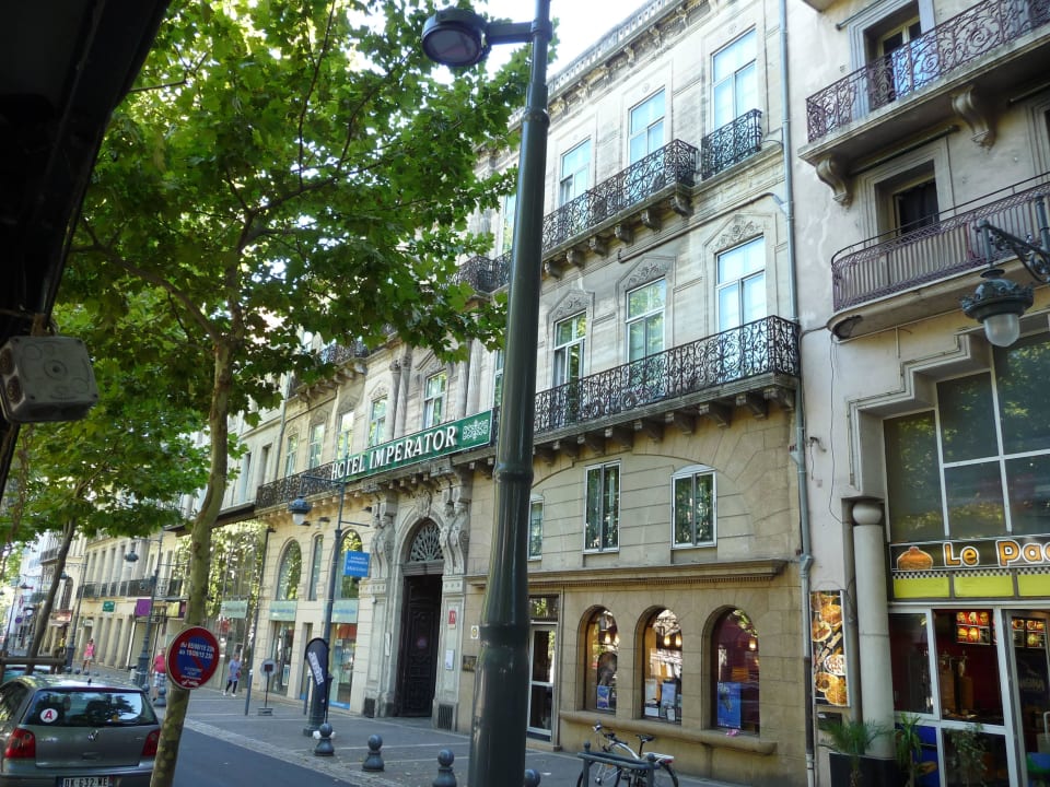 Von der Straße aus gesehen Hotel Imperator