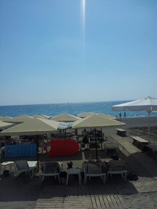 Vom Strandrestaurant zum Meer Hotel Club Paradiso