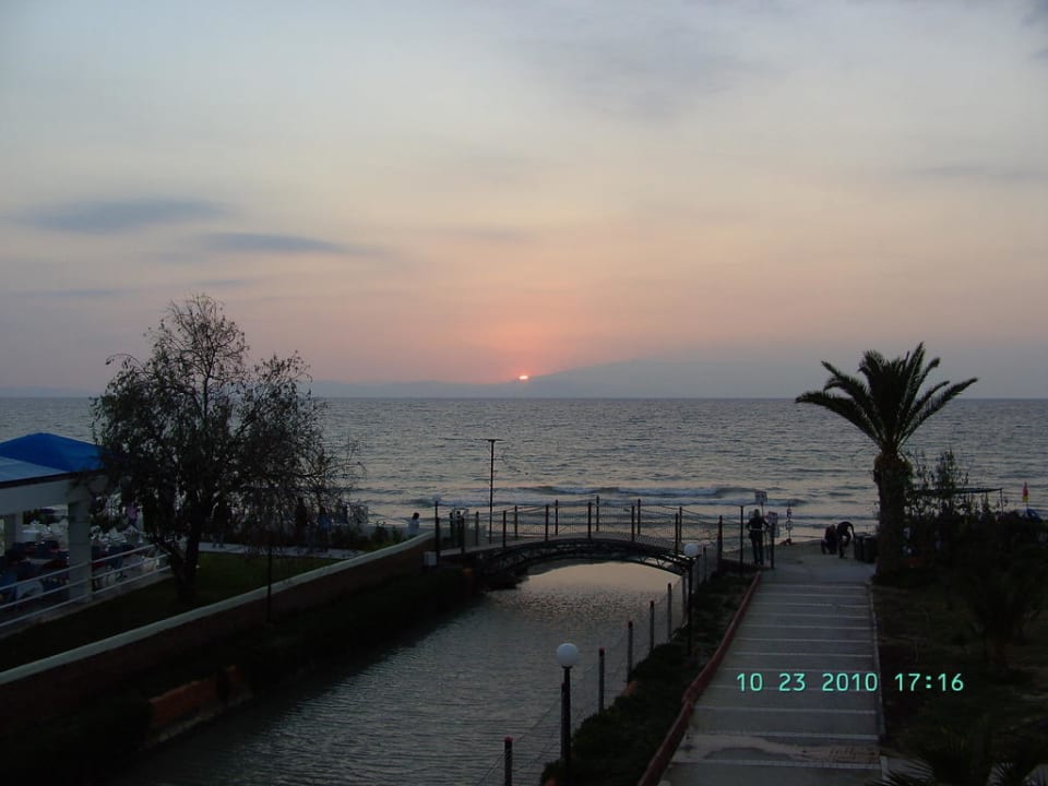 Brücke zum Restaurant Ephesia Holiday Beach Club