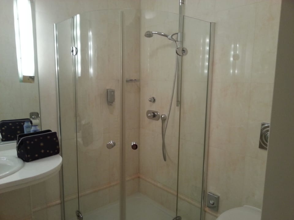 Badezimmer Victor's Residenz-Hotel Erfurt