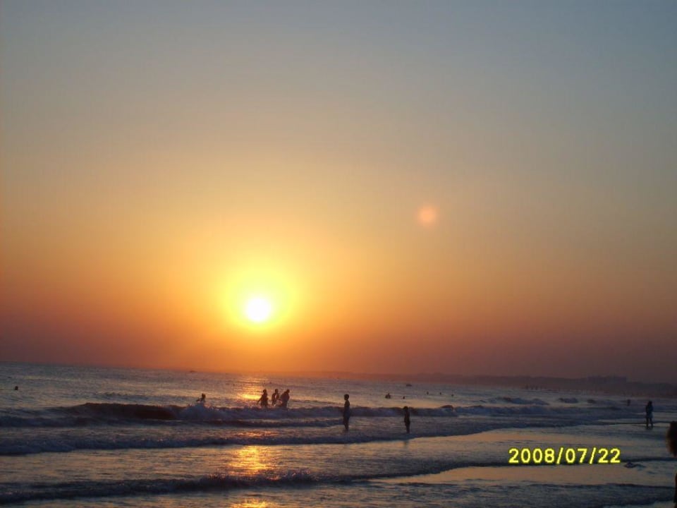Sonnenuntergang am Strand Hotel Sirma