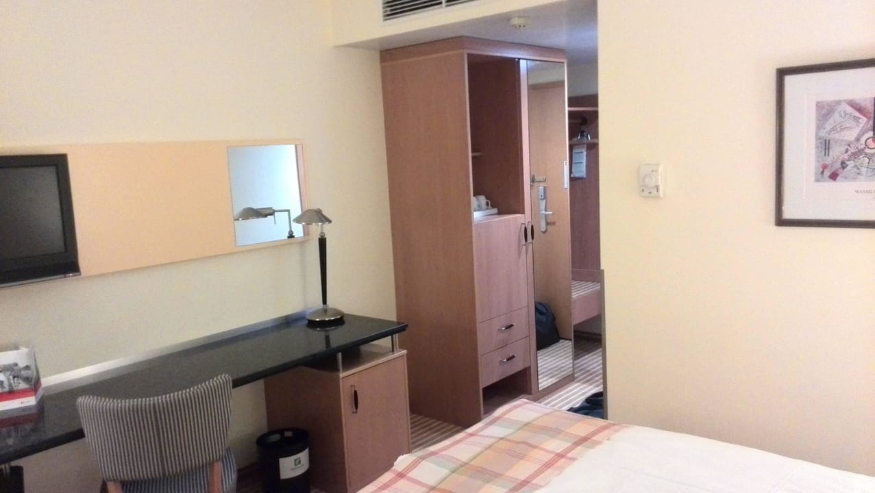 Kleider- / Kühlschrank / Wasserkocher Holiday Inn Berlin Airport - Conference Centre