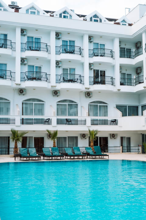 Pool Beso Beach Hotel