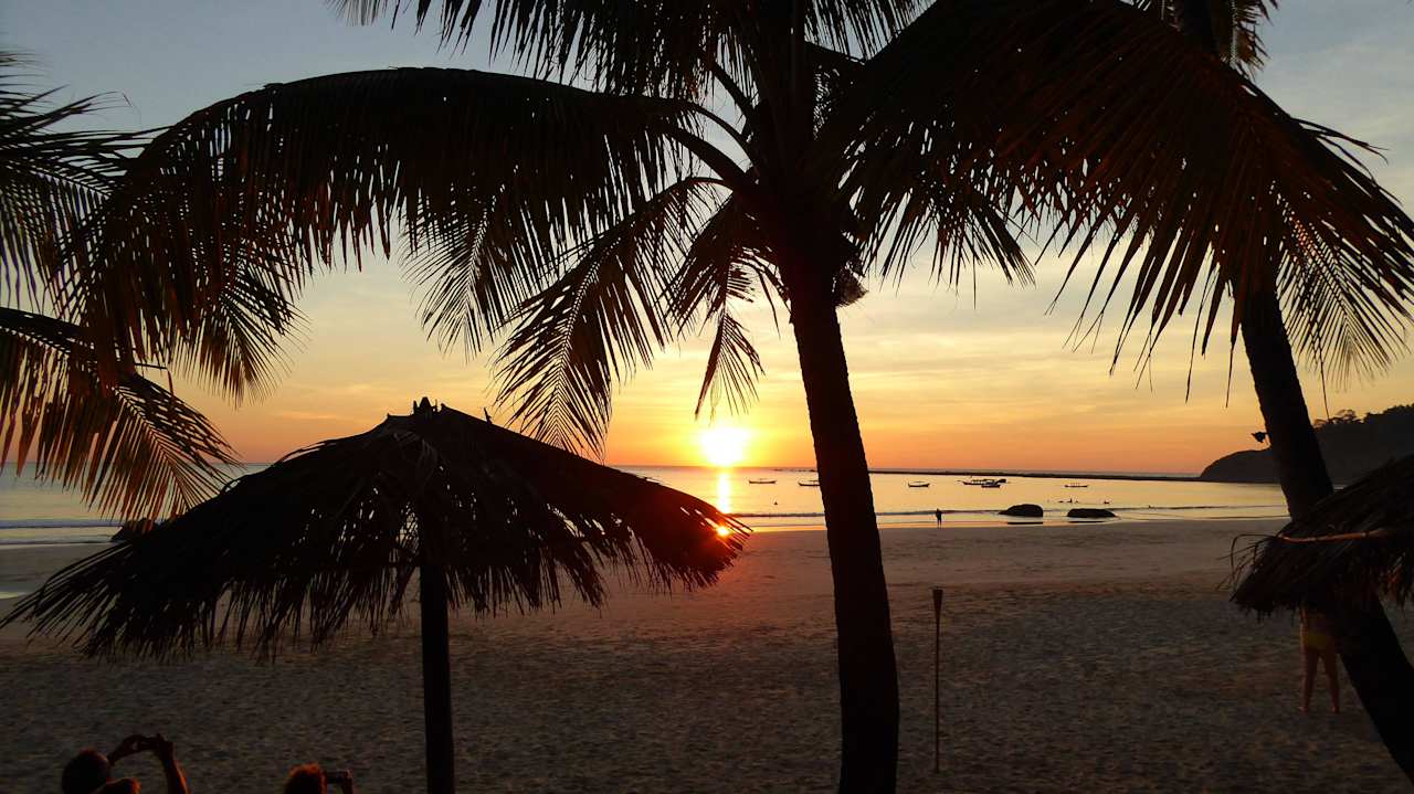 Sonnenuntergang von der Terrasse Bayview - the beach resort