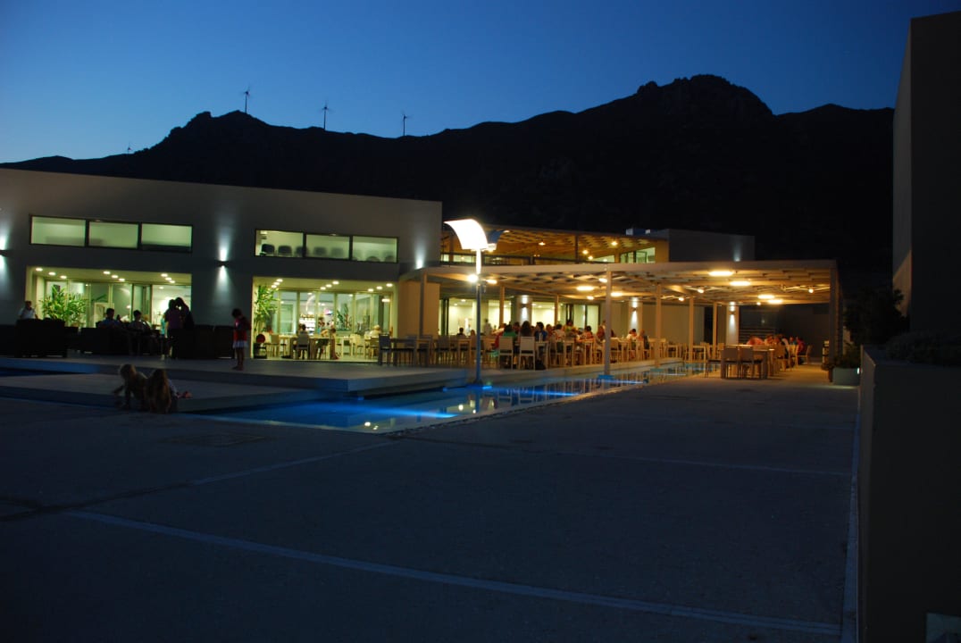 Abendlicher Blick aufs Restaurant Akti Palace Resort & Spa