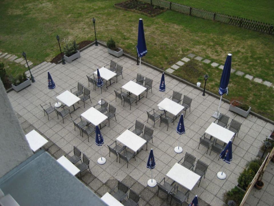 Blick auf die Garten-/Aussenanlage Hotel Belmont