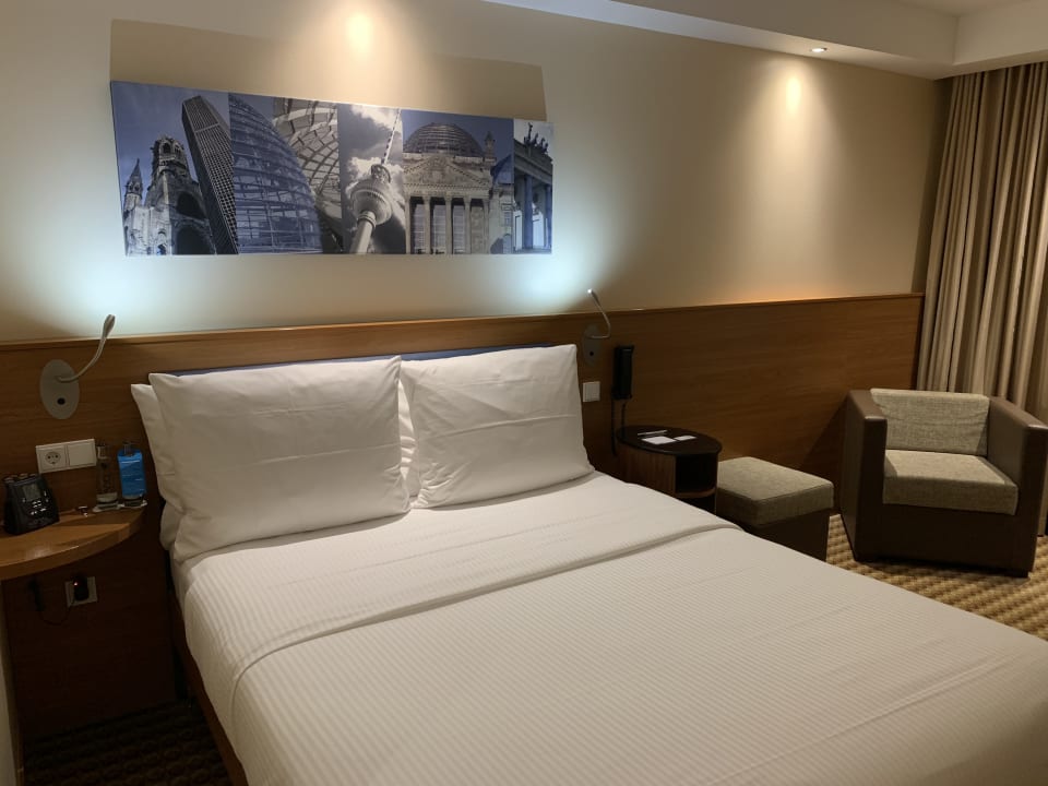 Zimmer Hampton by Hilton Berlin City West