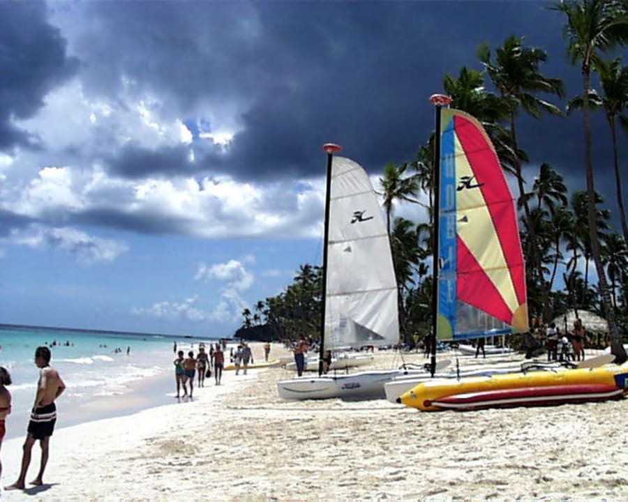 Segel-Katamarane am Strand Grand Palladium Select Bávaro Resort & Spa